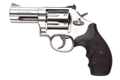 Smith & Wesson 686 Plus Gen 1: Compact .357 Magnum, 7-Rd Revolver